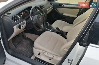 Седан Volkswagen Jetta 2013 в 