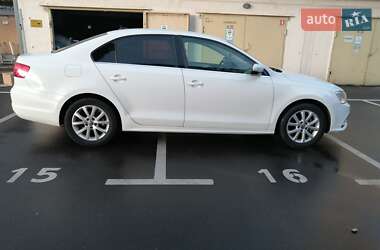 Седан Volkswagen Jetta 2013 в 