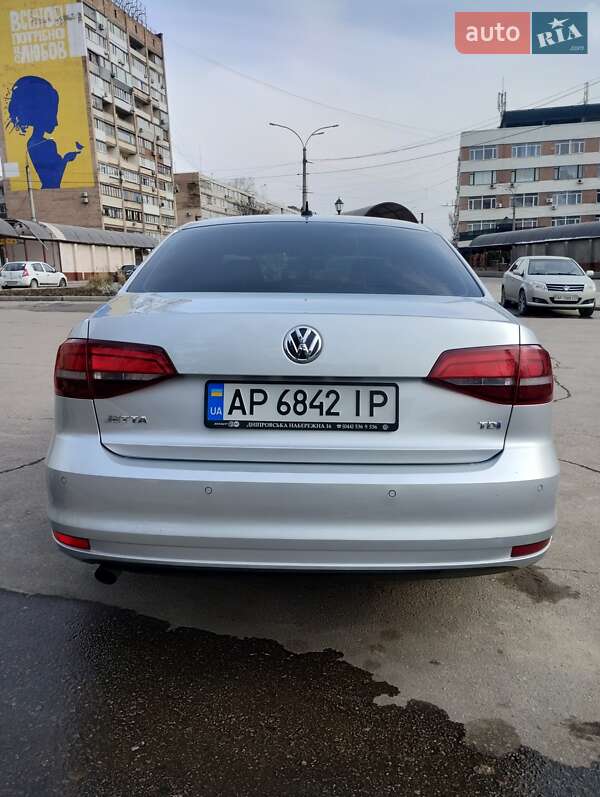 Седан Volkswagen Jetta 2016 в Запоріжжі