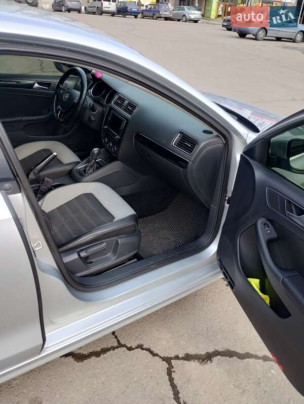 Седан Volkswagen Jetta 2016 в Запоріжжі