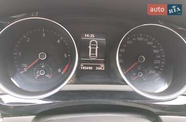 Седан Volkswagen Jetta 2016 в 