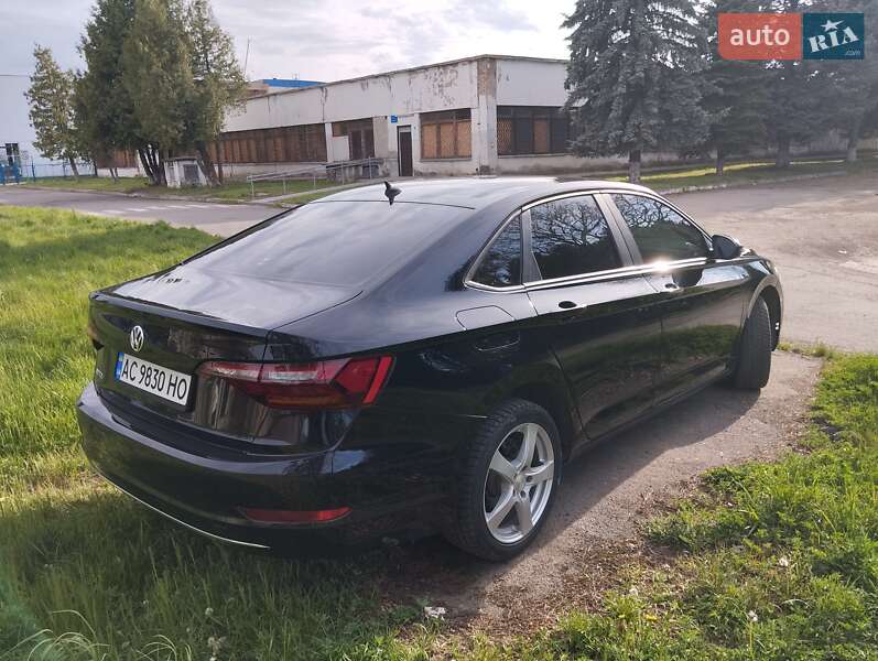 Седан Volkswagen Jetta 2019 в Луцке