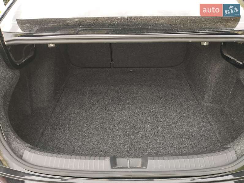 Седан Volkswagen Jetta 2019 в Луцке