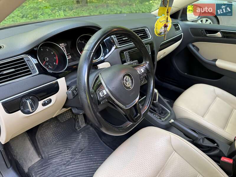 Седан Volkswagen Jetta 2017 в Львові