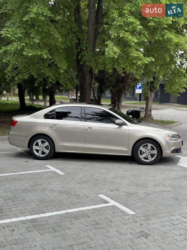 Седан Volkswagen Jetta 2012 в Львове
