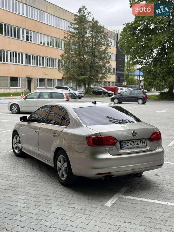 Седан Volkswagen Jetta 2012 в Львове