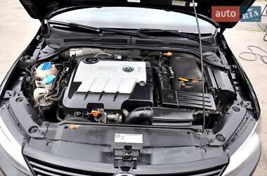 Седан Volkswagen Jetta 2012 в 
