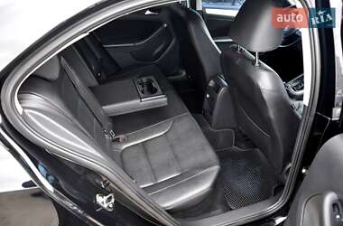 Седан Volkswagen Jetta 2012 в 