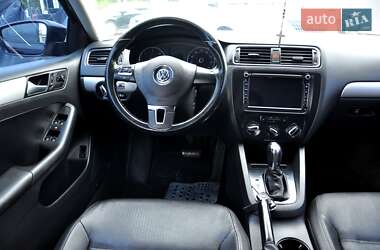 Седан Volkswagen Jetta 2012 в 