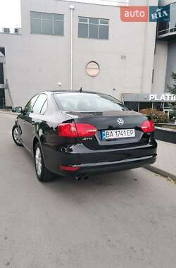 Седан Volkswagen Jetta 2013 в 