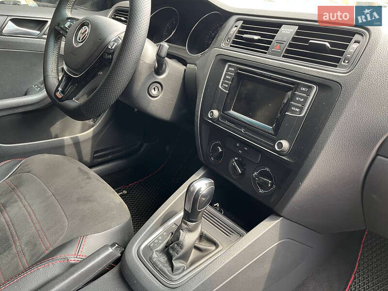 Седан Volkswagen Jetta 2016 в Кривому Розі