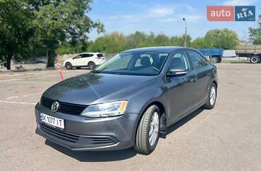 Седан Volkswagen Jetta 2013 в 