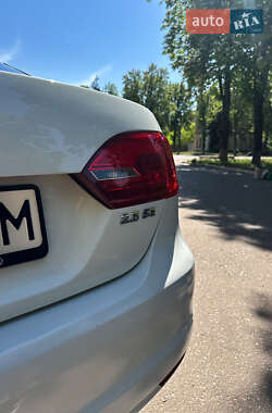 Седан Volkswagen Jetta 2013 в 
