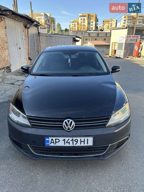 Седан Volkswagen Jetta 2013 в 