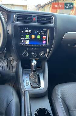 Седан Volkswagen Jetta 2013 в 