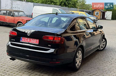 Седан Volkswagen Jetta 2017 в 