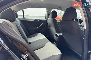 Седан Volkswagen Jetta 2017 в 