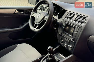 Седан Volkswagen Jetta 2017 в 