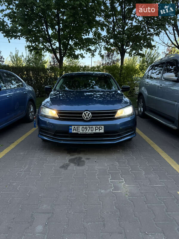 Седан Volkswagen Jetta 2015 в 