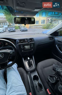 Седан Volkswagen Jetta 2015 в 