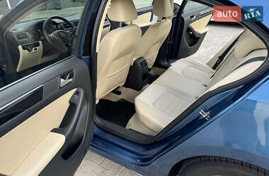 Седан Volkswagen Jetta 2016 в 
