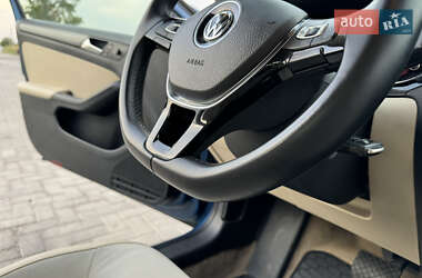 Седан Volkswagen Jetta 2016 в 