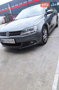 Седан Volkswagen Jetta 2012 в Львові