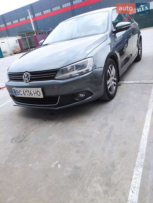 Седан Volkswagen Jetta 2012 в 