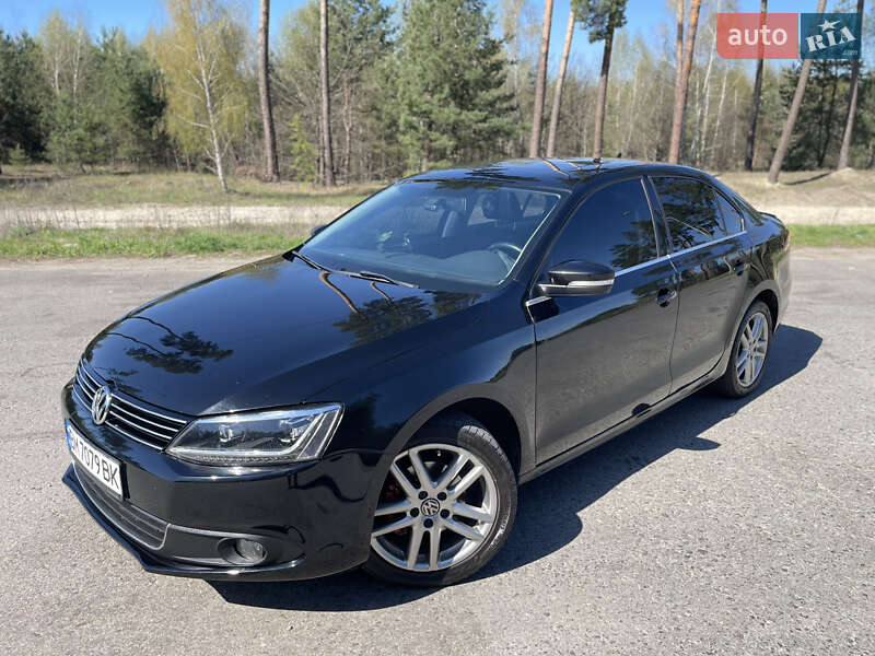 Седан Volkswagen Jetta 2012 в 
