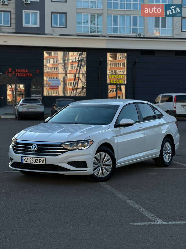 Седан Volkswagen Jetta 2018 в 
