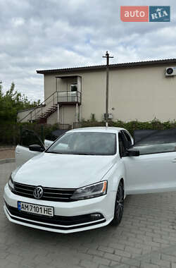 Седан Volkswagen Jetta 2015 в 