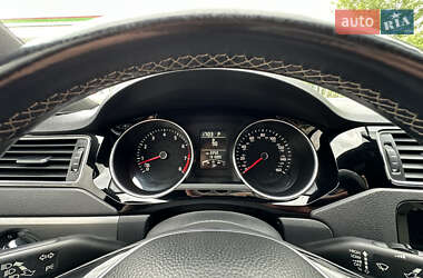 Седан Volkswagen Jetta 2015 в 