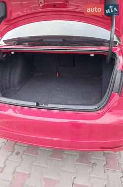 Седан Volkswagen Jetta 2012 в 