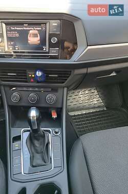 Седан Volkswagen Jetta 2018 в 