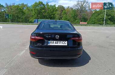 Седан Volkswagen Jetta 2018 в 