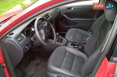 Седан Volkswagen Jetta 2011 в 