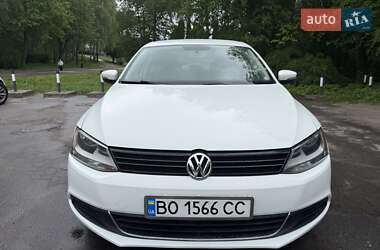 Седан Volkswagen Jetta 2014 в 