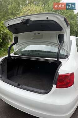 Седан Volkswagen Jetta 2014 в 