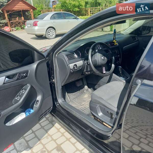 Седан Volkswagen Jetta 2012 в Борщеві
