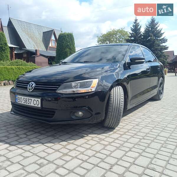 Седан Volkswagen Jetta 2012 в Борщеві