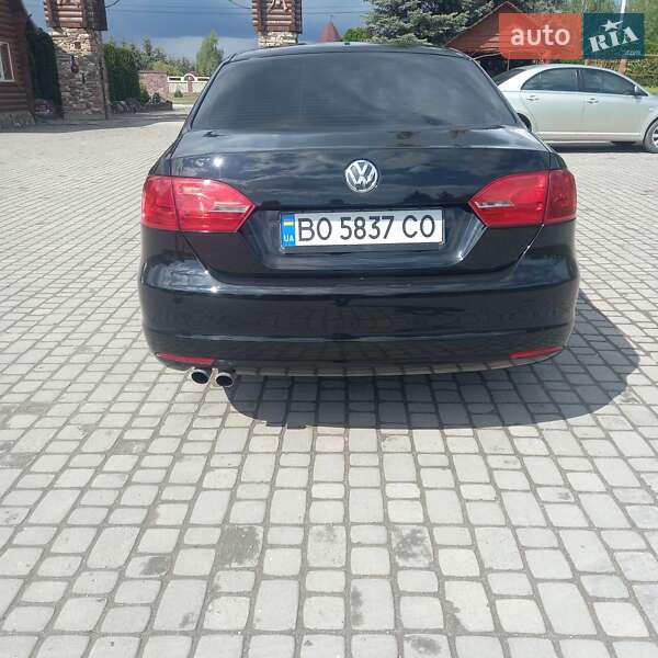 Седан Volkswagen Jetta 2012 в Борщеві