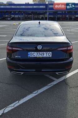 Седан Volkswagen Jetta 2018 в 