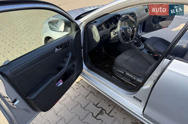 Седан Volkswagen Jetta 2016 в 