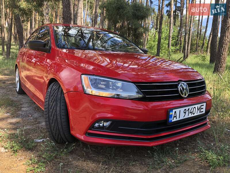 Седан Volkswagen Jetta 2015 в 