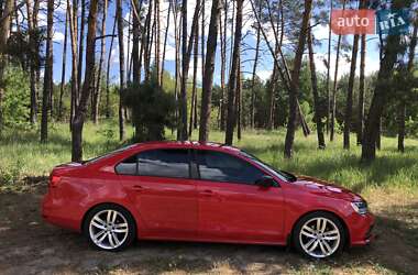 Седан Volkswagen Jetta 2015 в 