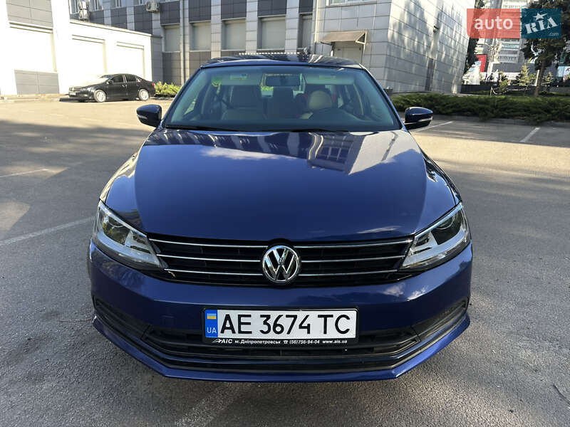 Седан Volkswagen Jetta 2012 в 