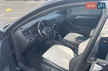 Седан Volkswagen Jetta 2016 в 