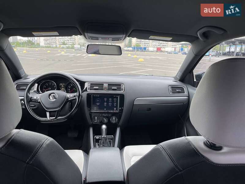 Седан Volkswagen Jetta 2016 в Києві