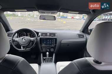 Седан Volkswagen Jetta 2016 в 