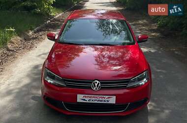 Седан Volkswagen Jetta 2013 в 